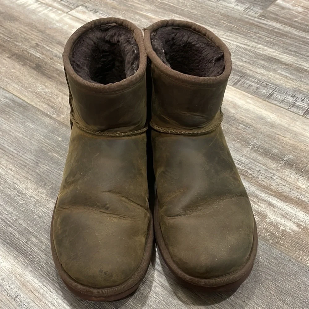 UGG Classic Mini Leather Bomber Boot